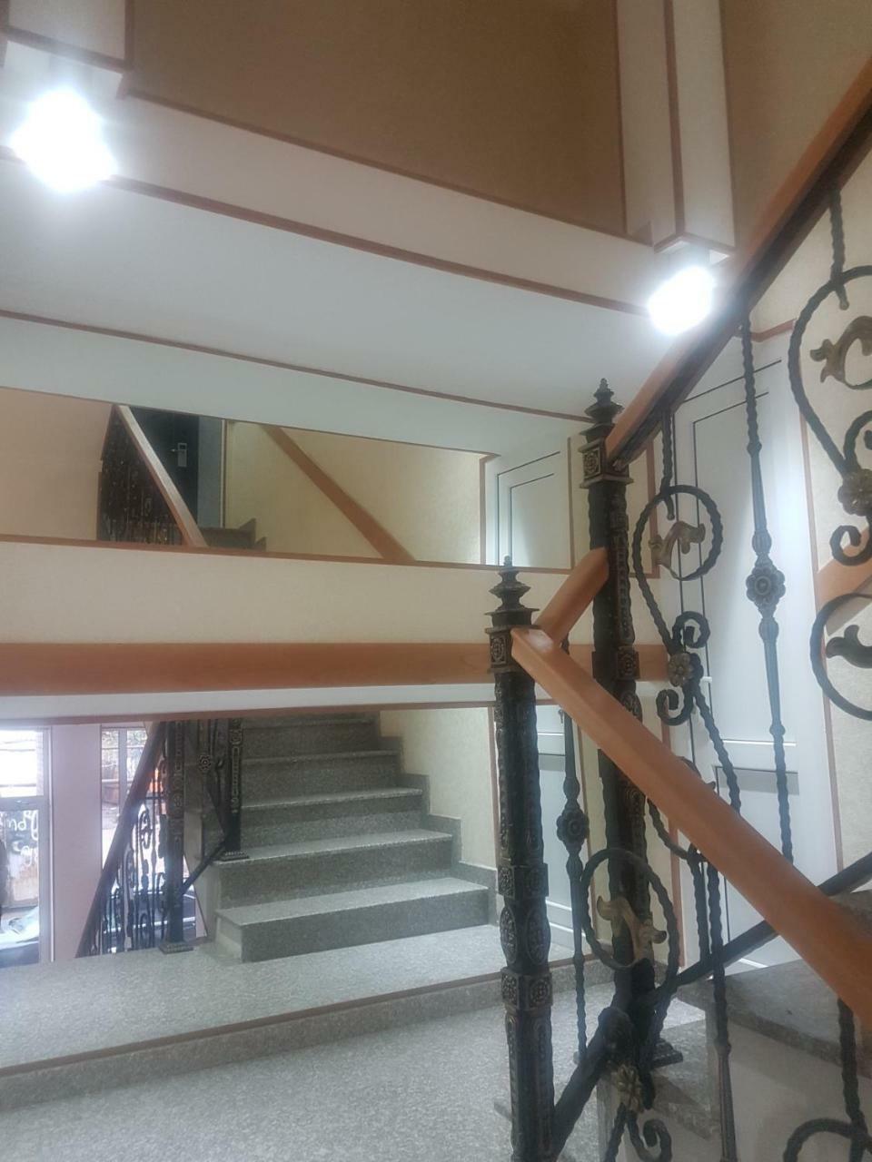 Hotel Leader Tiflis Exterior foto