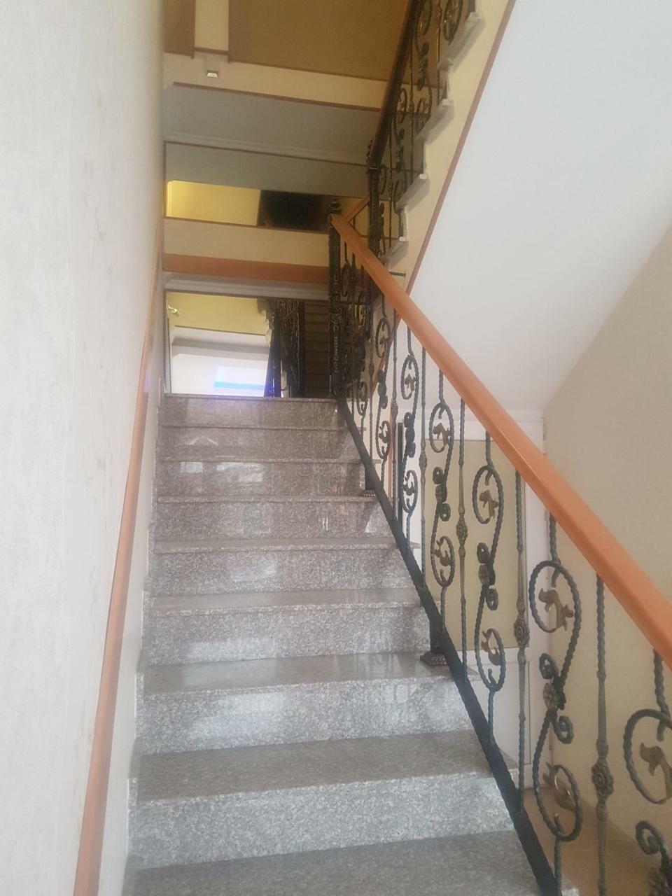 Hotel Leader Tiflis Exterior foto